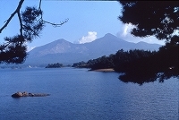 s-桧原湖と磐梯山.jpg